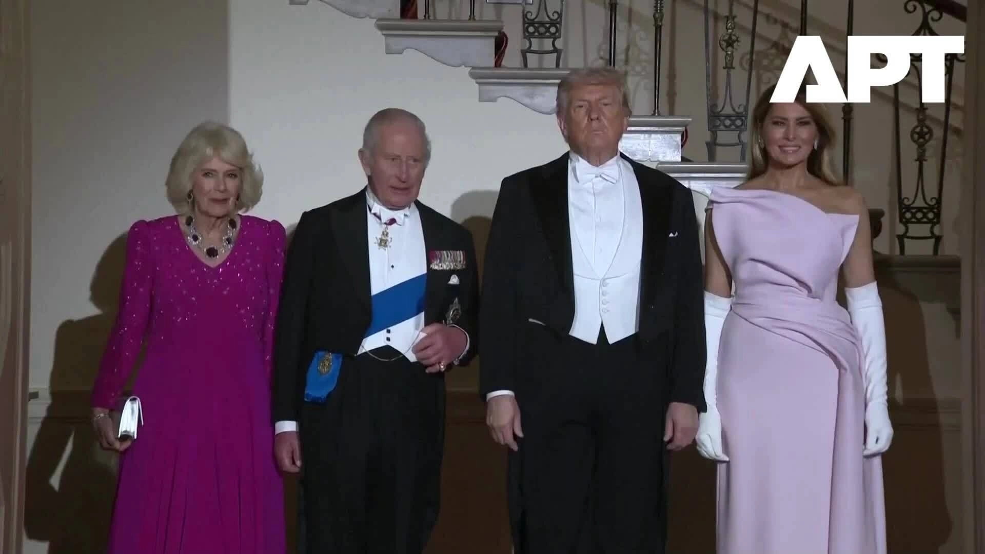 Bà Melania Trump diện đầm hồng trong tiệc chiêu đãi vợ chồng Vua Charles III