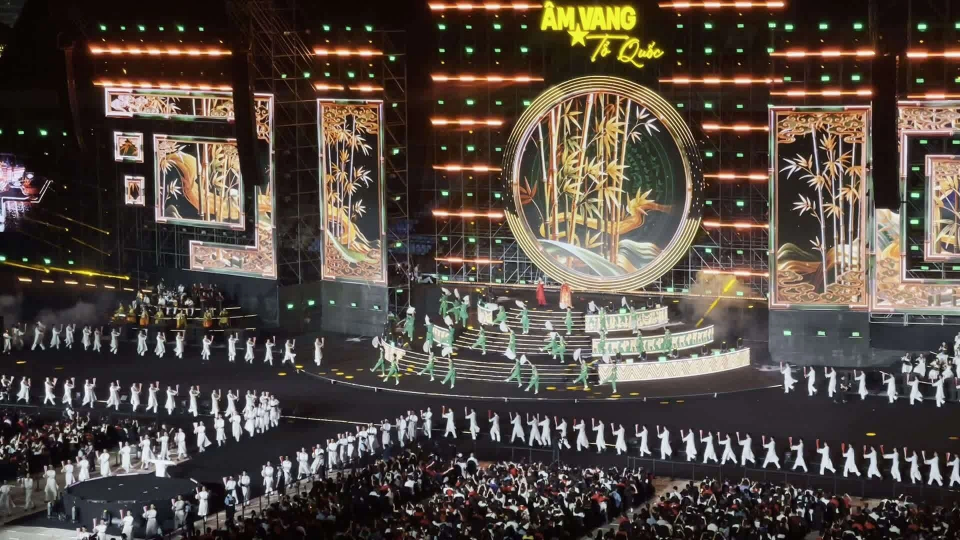 Ca khúc 'Thịnh vượng Việt Nam sáng ngời' trong concert 'Âm vang Tổ quốc'
