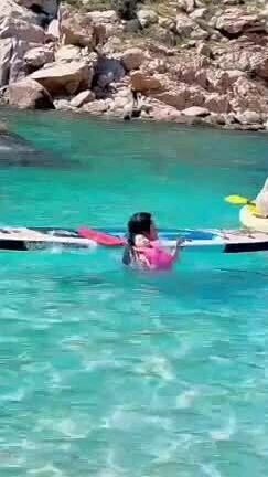 Minh Cúc và con gái khám phá vịnh Vĩnh Hy
