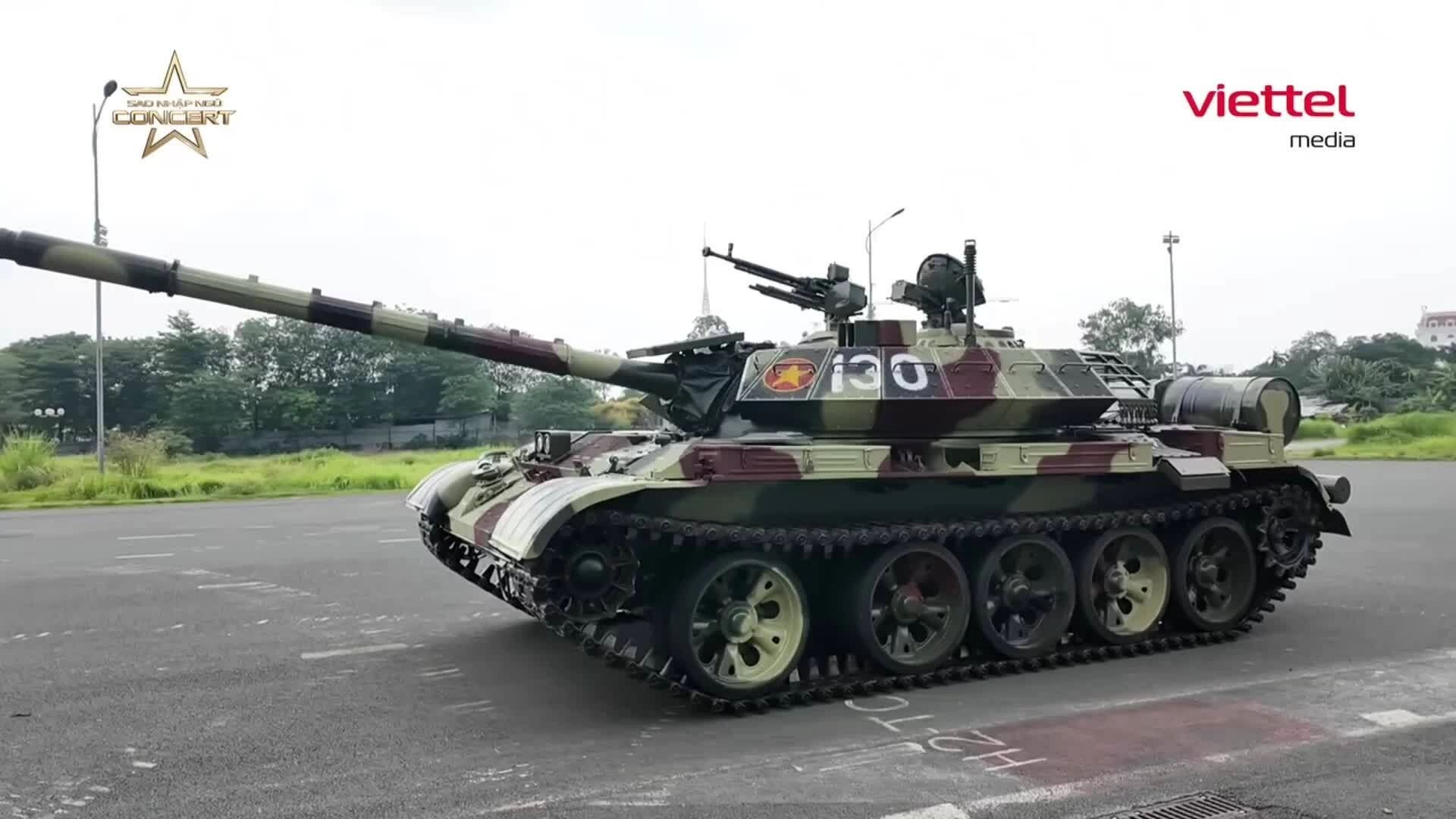Xe tăng T-54 trong concert "Sao nhập ngũ"