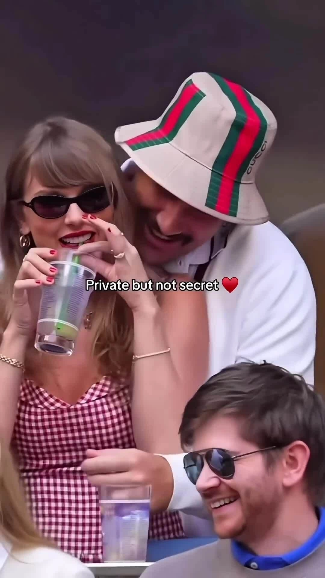 Những khoảnh khắc tình cảm của Taylor Swift, Travis Kelce