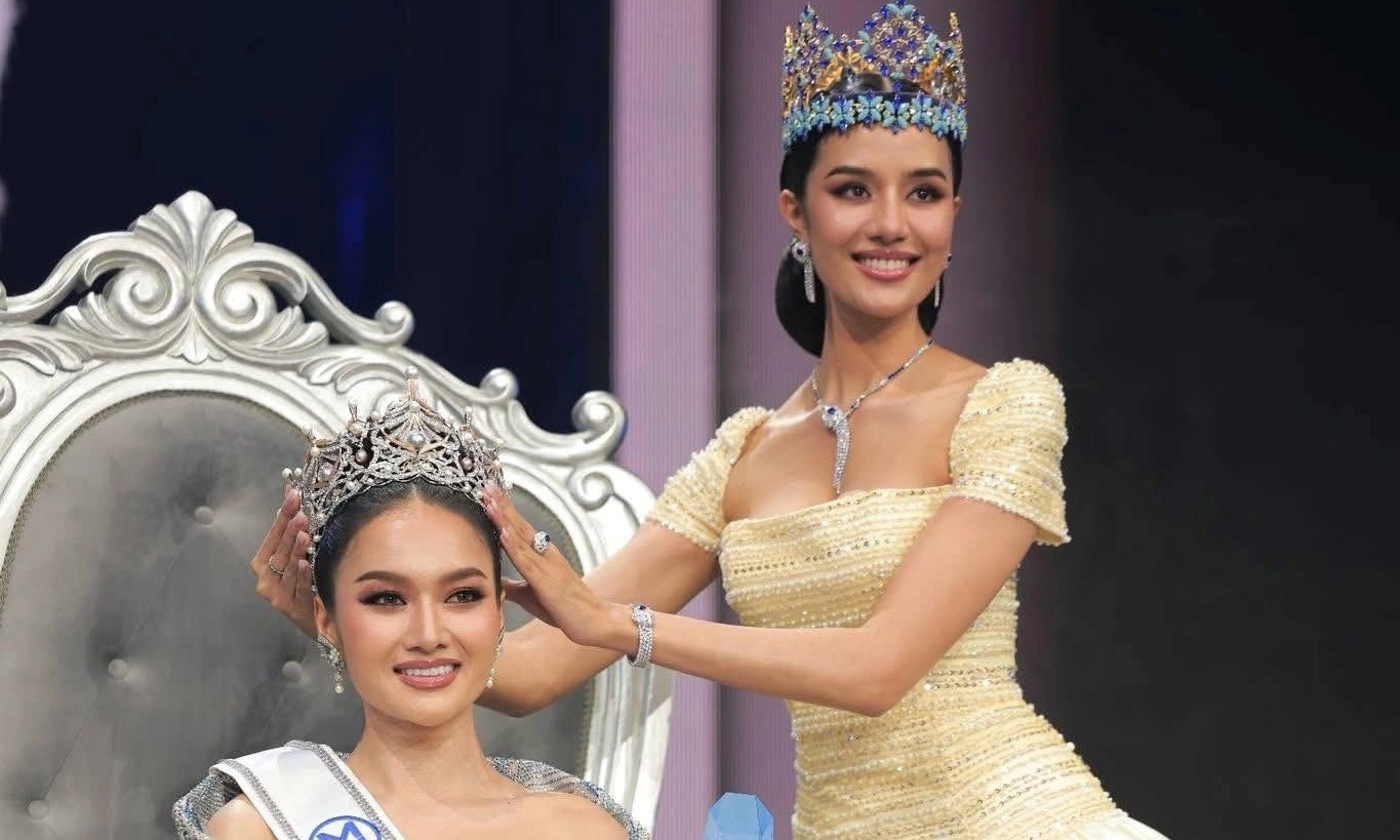 Giây phút đăng quang của tân Miss World Thailand