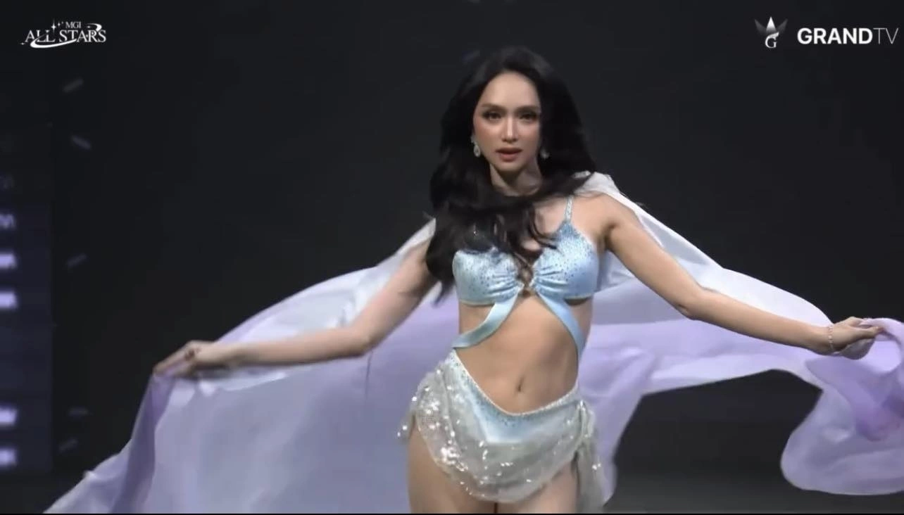 Hương Giang biến hóa khi diễn áo tắm tại Miss Grand International