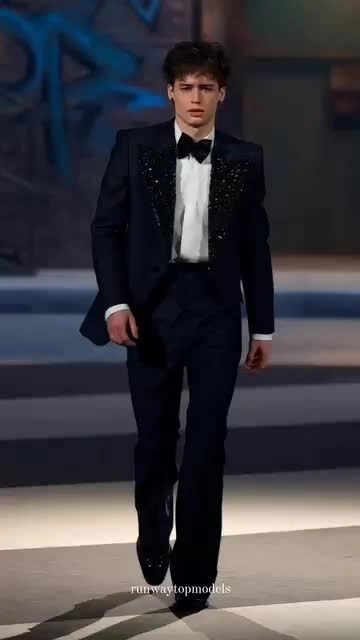 Bách Buquen catwalk ở show Dsquared2 Thu Đông 2025
