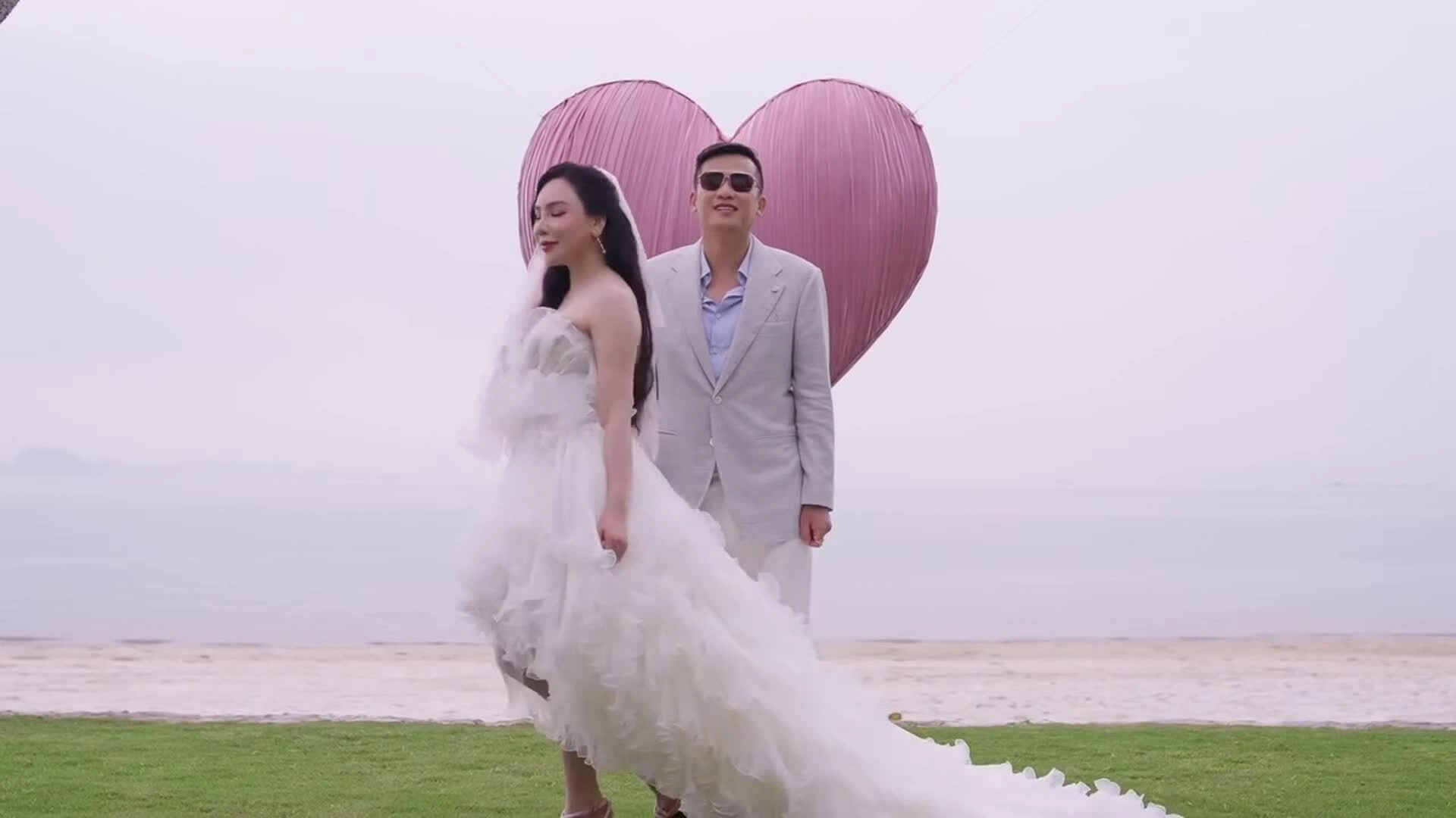 Hồ Quỳnh Hương và chồng làm video kỷ niệm một năm kết hôn