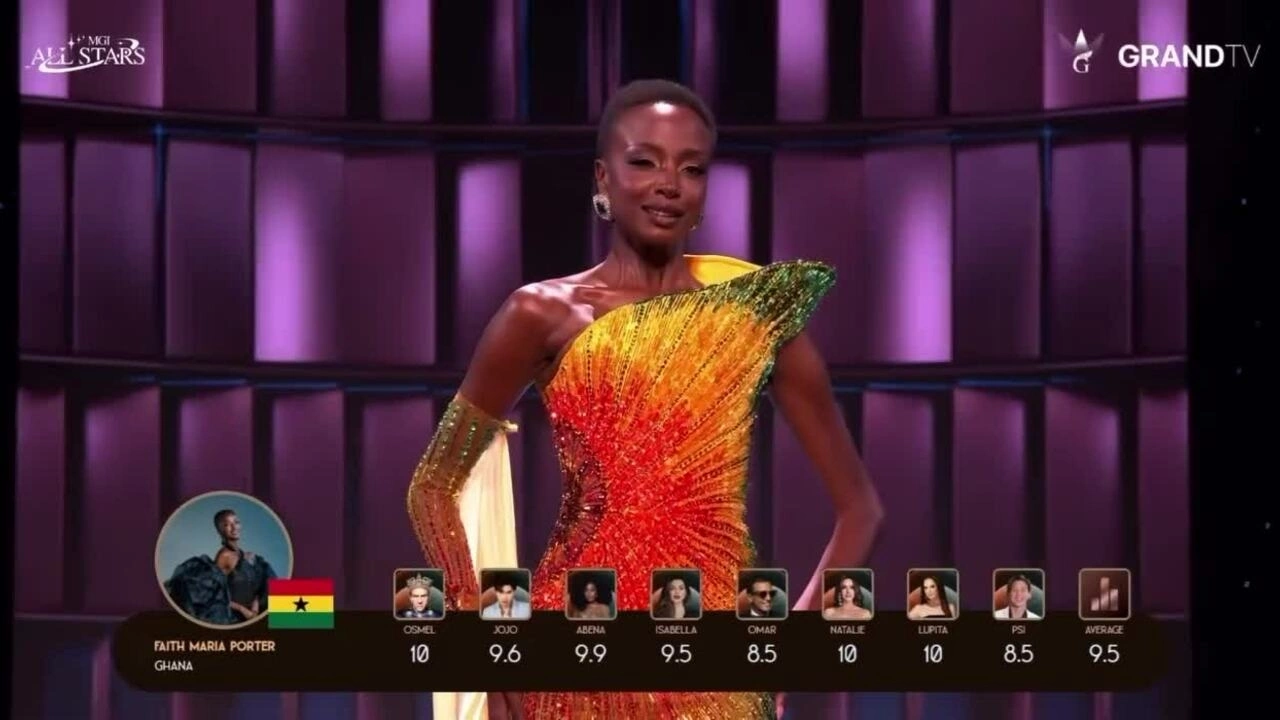 Mỹ nhân Ghana catwalk với đầm dạ hội