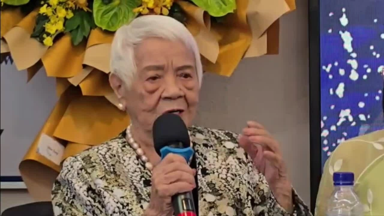 Nhà văn Xuân Phượng chia sẻ trong buổi ra mắt hồi ký "Chân cứng đá mềm"