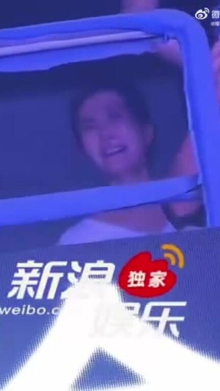Vương Phi gây sốt khi tới liveshow Tạ Đình Phong