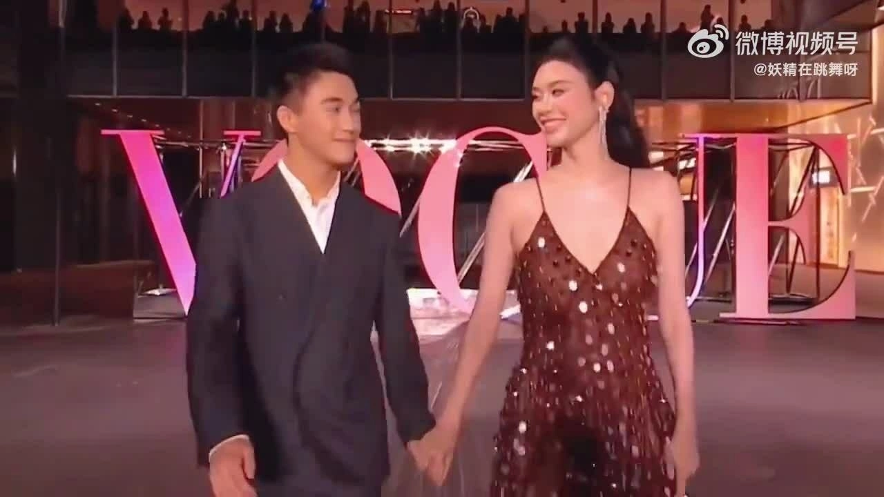 Hề Mộng Dao và Hà Du Quân dự sự kiện thời trang
