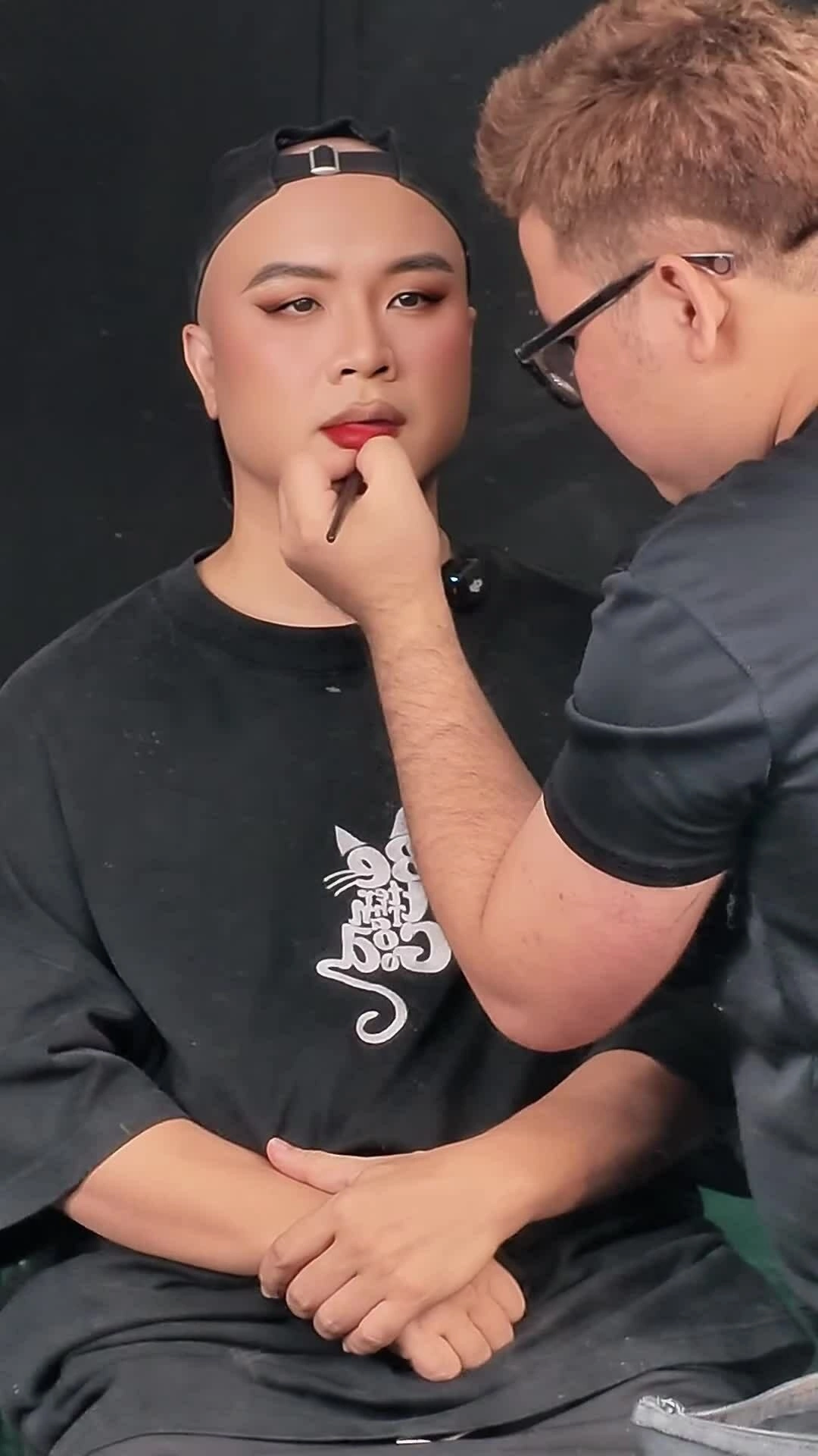 Đỗ Mạnh Cường giả gái trên poster The Face