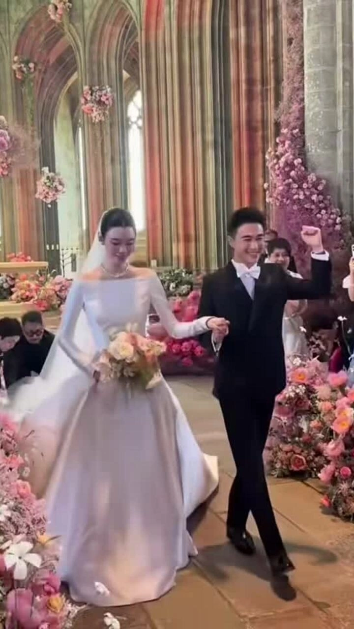 Lời thề hẹn của Hề Mộng Dao và con trai tỷ phú ở hôn lễ