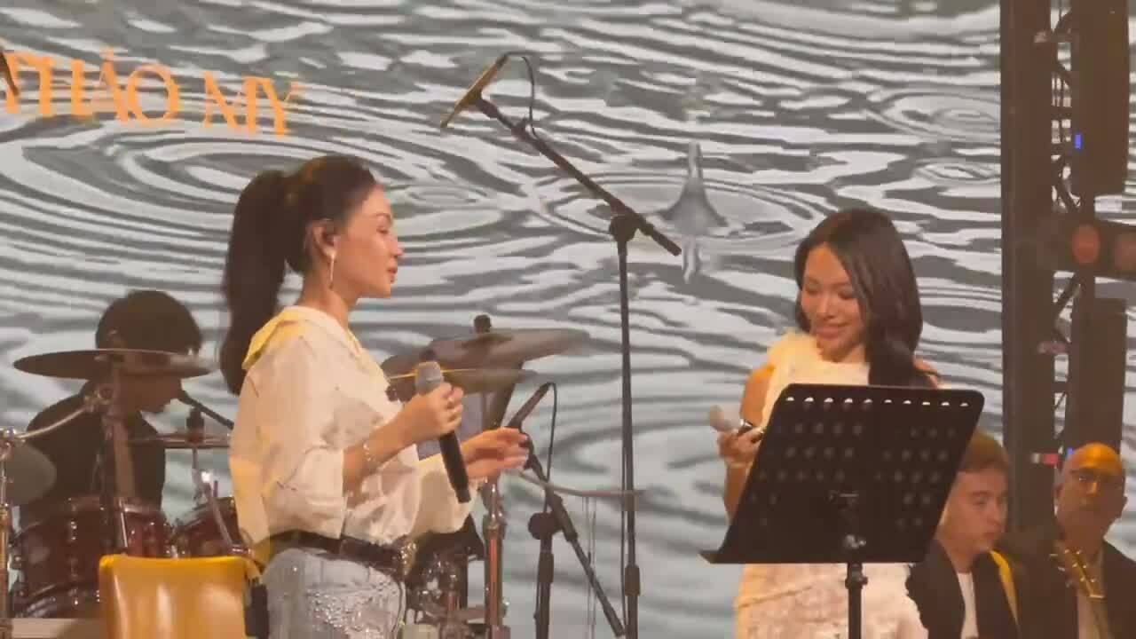 Thu Minh, Vũ Thảo My hát "Giọt mưa thu"