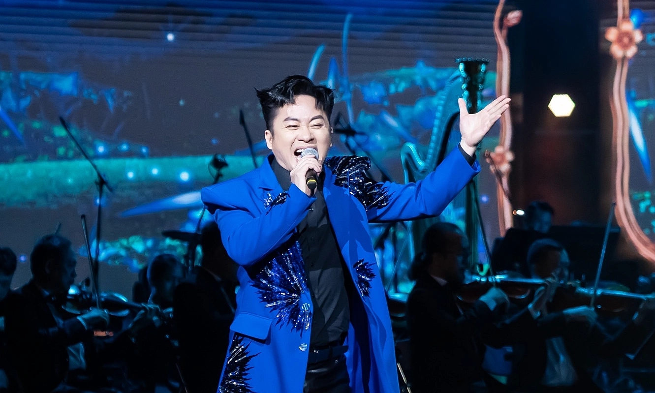 Tùng Dương thể hiện 'Tái sinh'