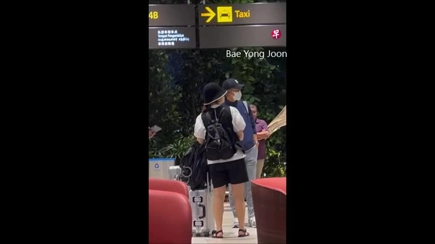 Bae Yong Joon gây chú ý khi xuất hiện cùng vợ con