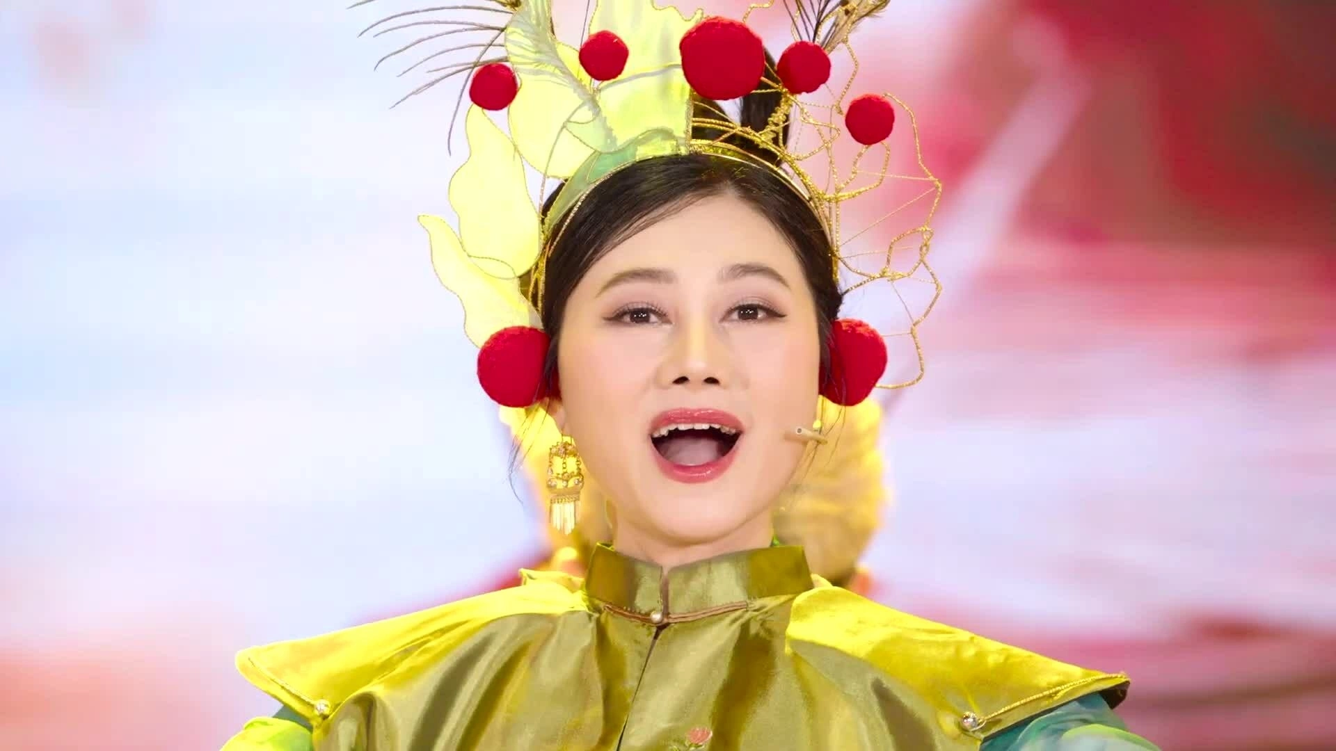 Trích đoạn "Chạm ngũ cung" - Nghệ sĩ Quế Trân hát cùng Tia, trong series ra mắt từ giữa tháng 6