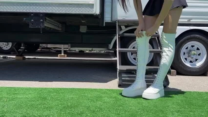 Lisa sửa soạn diễn World Cup