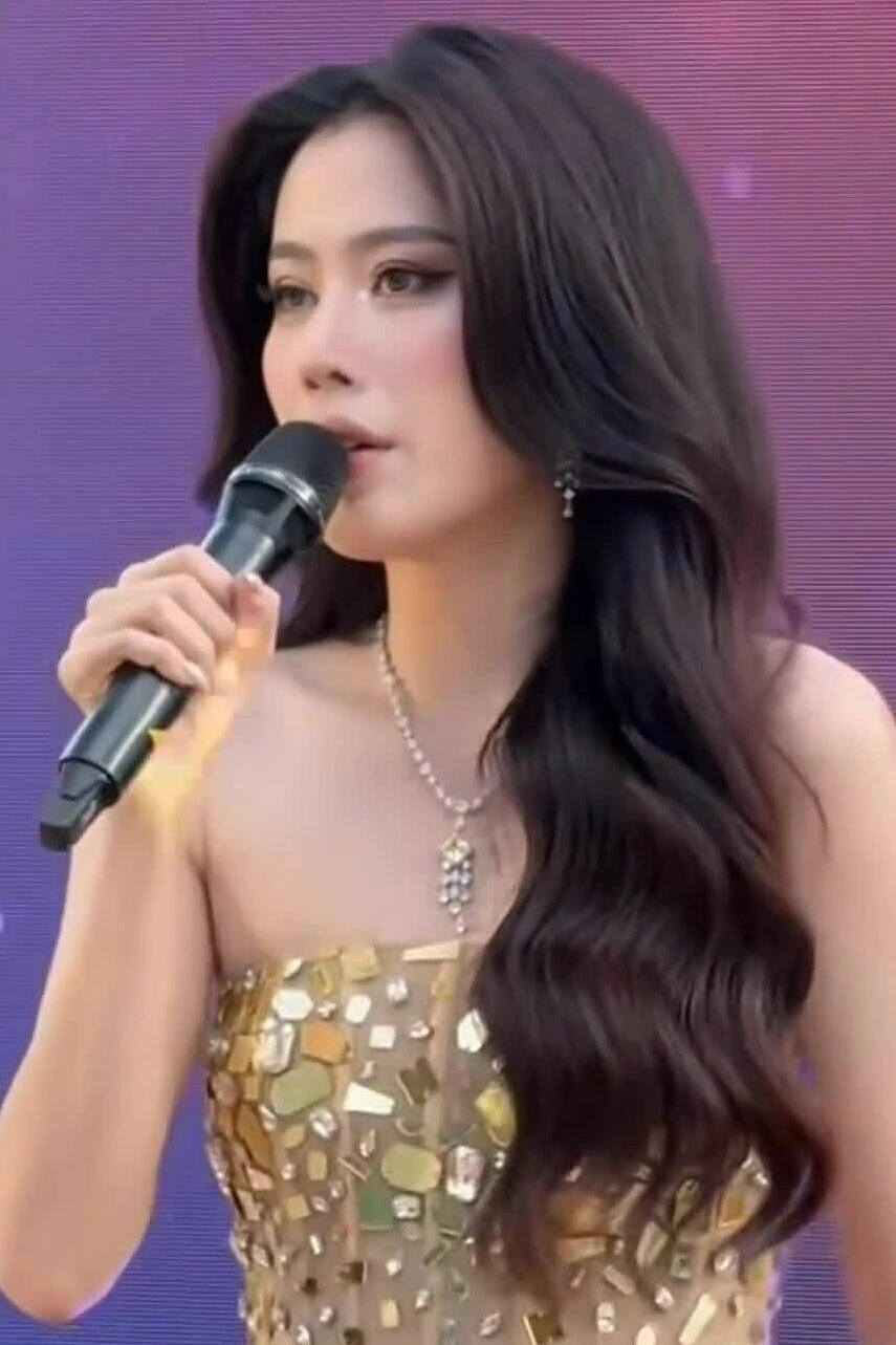 Nam Em hát 'You Raise Me Up'
