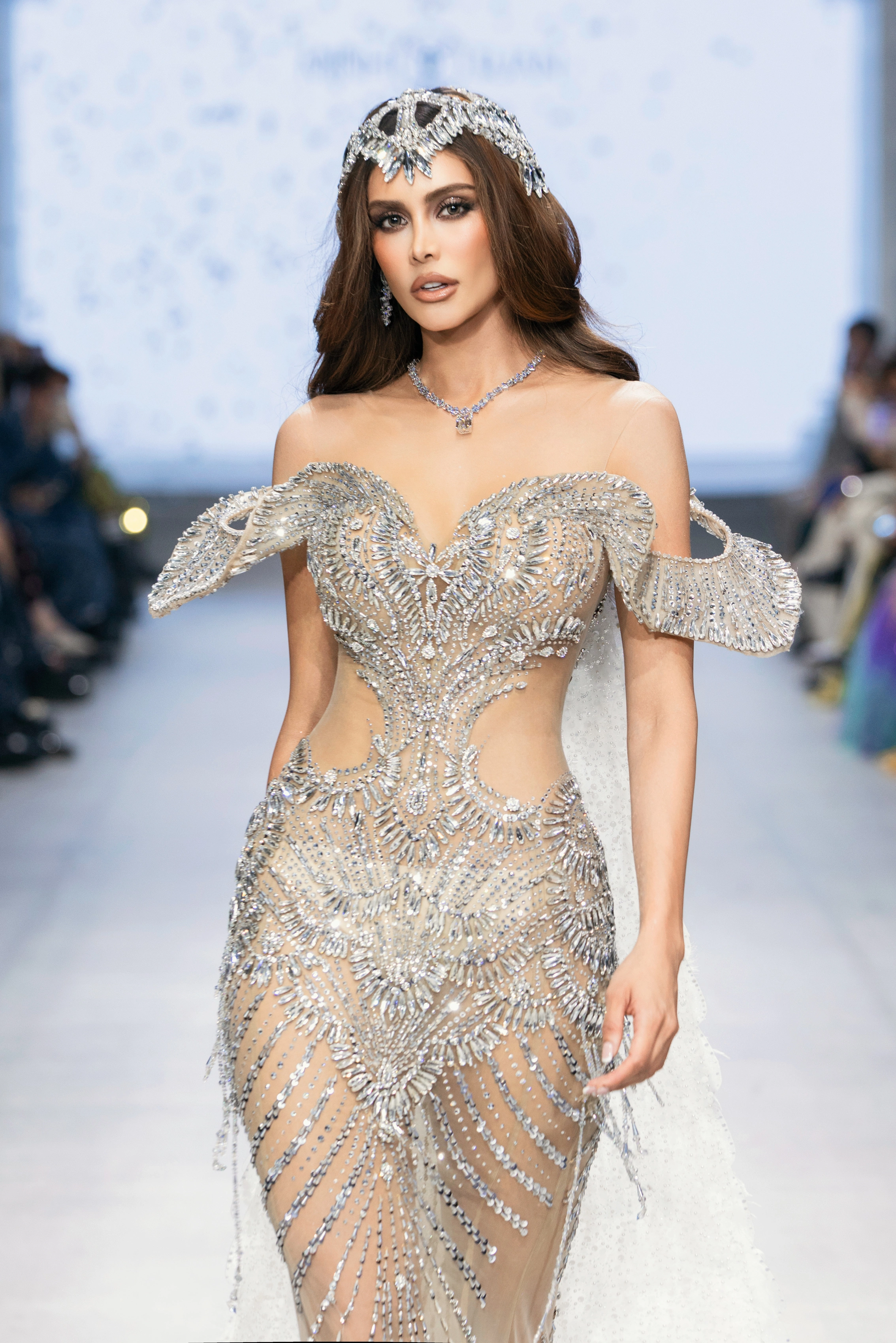 Miss Grand All Stars diễn vedette tại Tuần thời trang Việt Nam