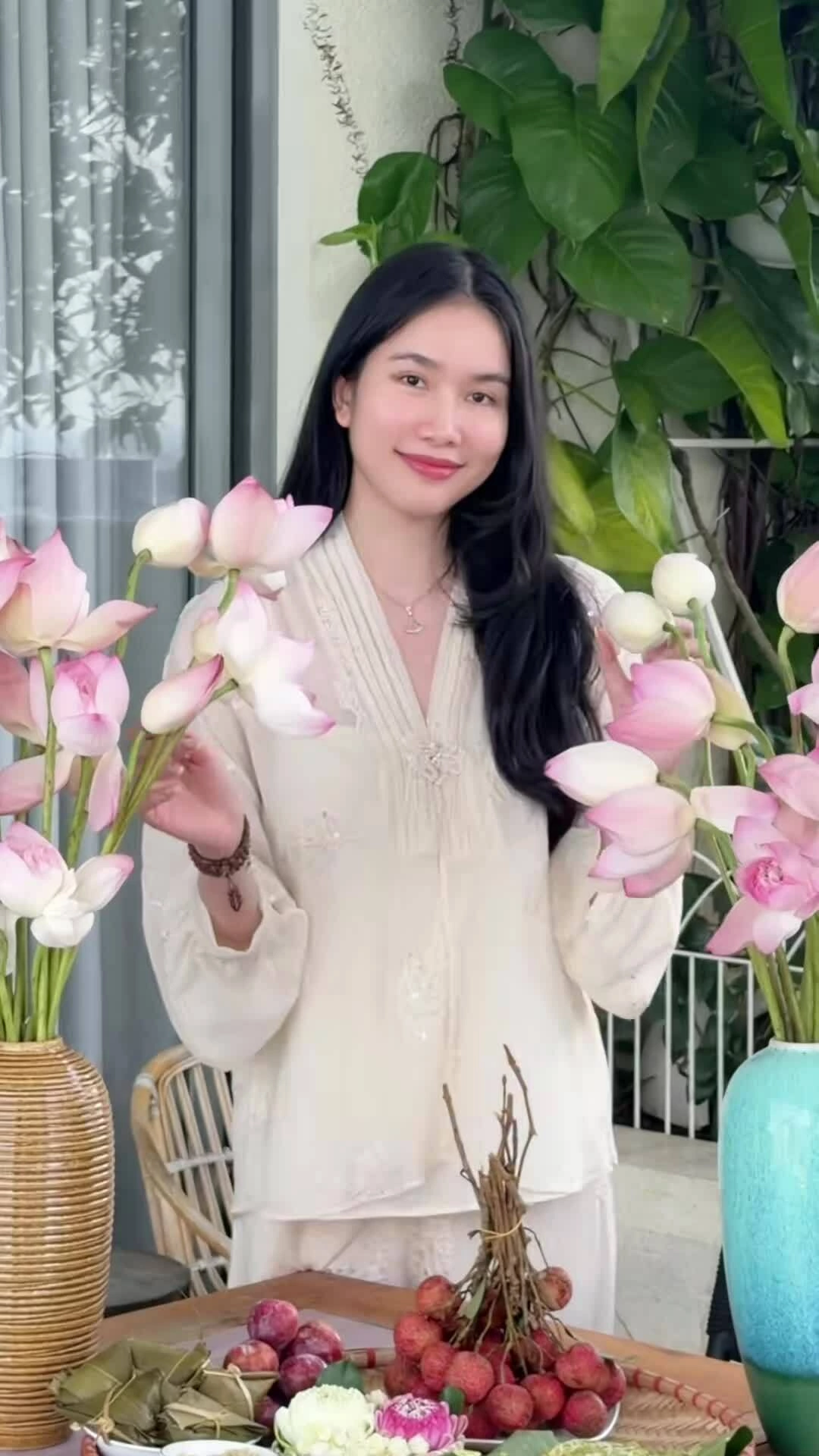Á hậu Phương Anh chuẩn bị cho Tết Đoan Ngọ khi ở nhà
