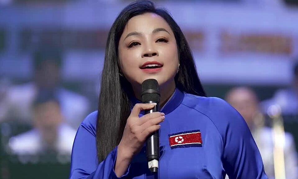 Màn trình diễn của Tố Nga tại Liên hoan nghệ thuật hữu nghị Mùa xuân tháng Tư