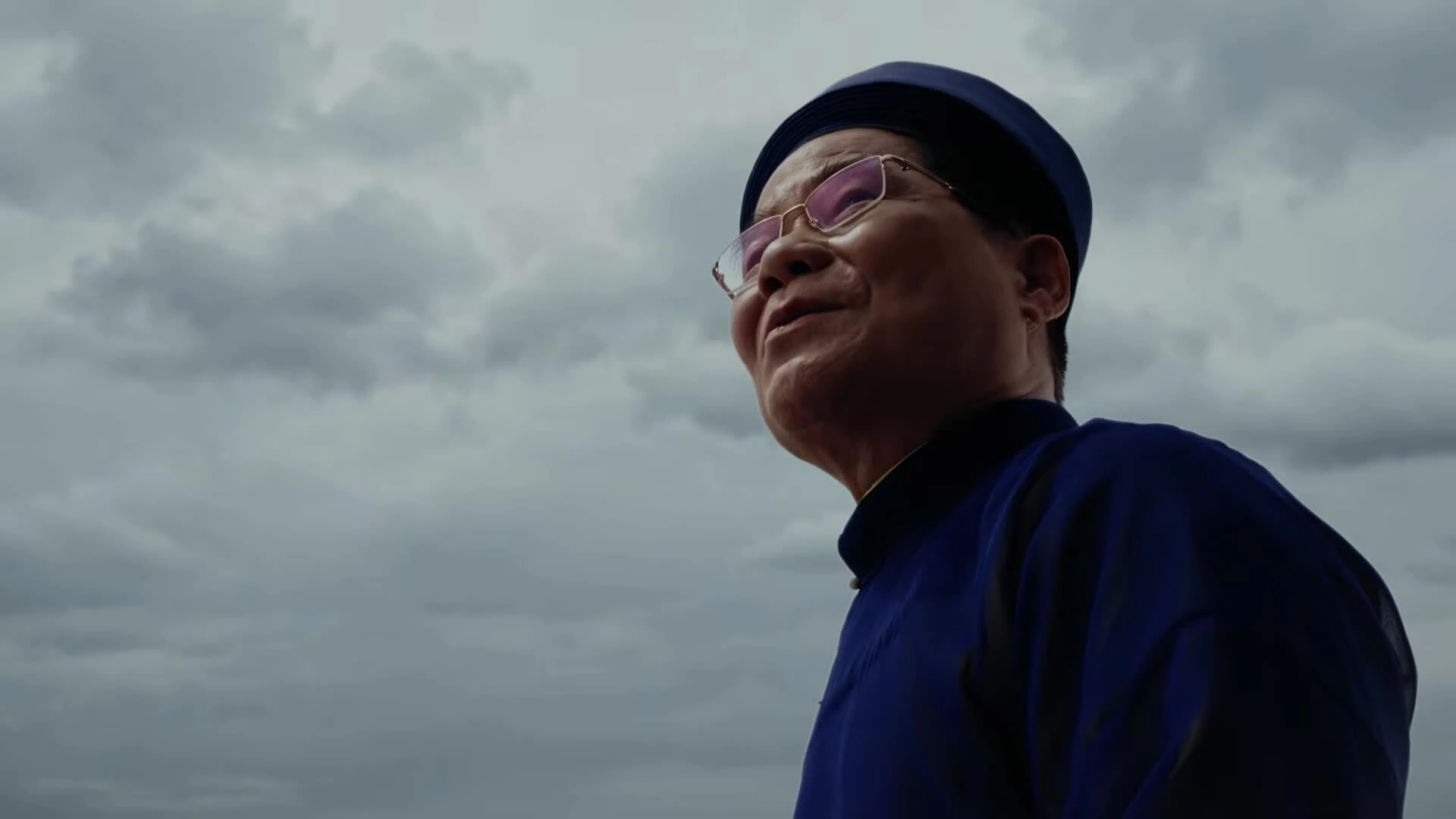 Bố Hương Tràm tham gia MV cùng con gái