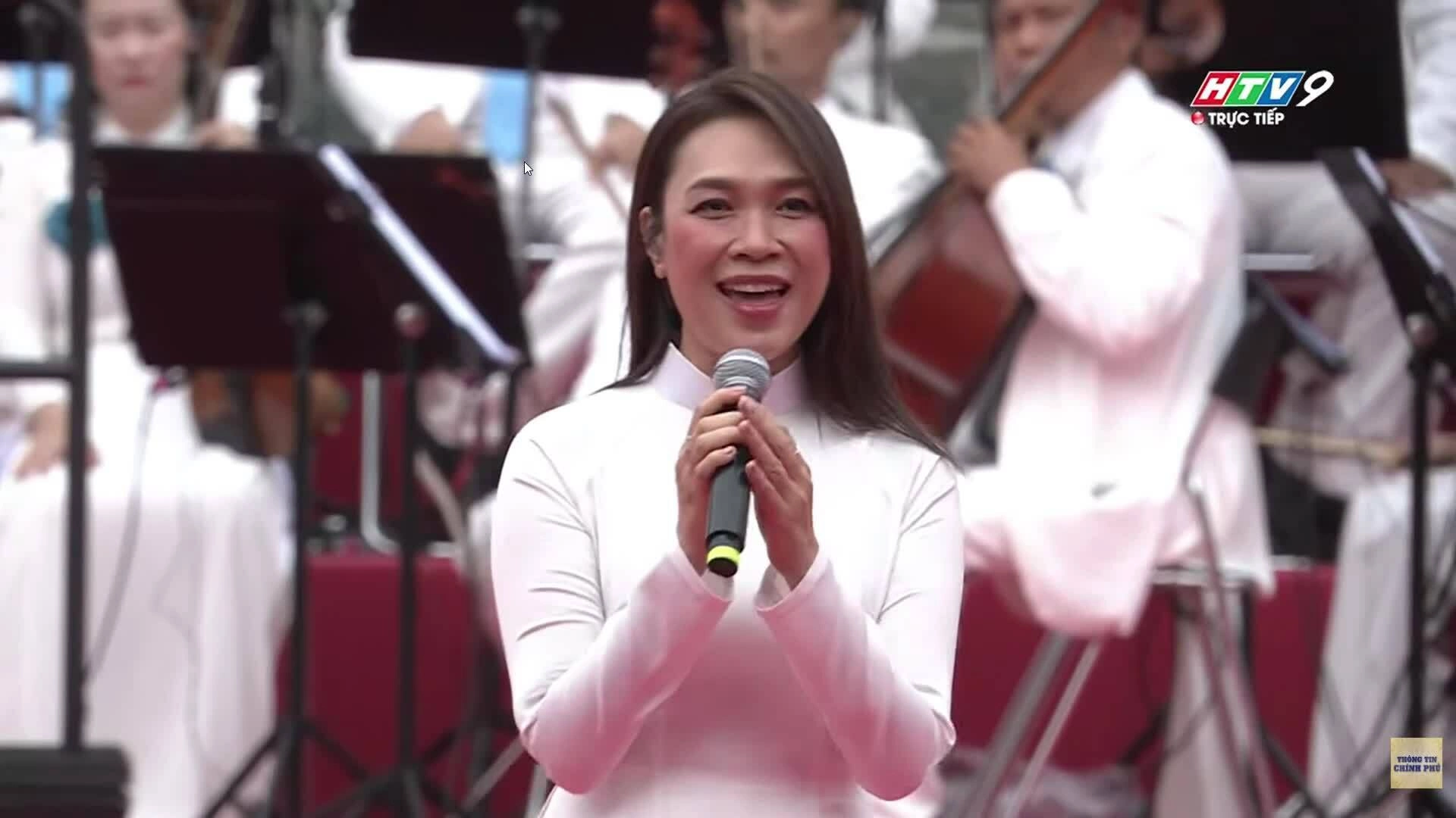 Mỹ Tâm hát "Thành phố tình yêu và nỗi nhớ"