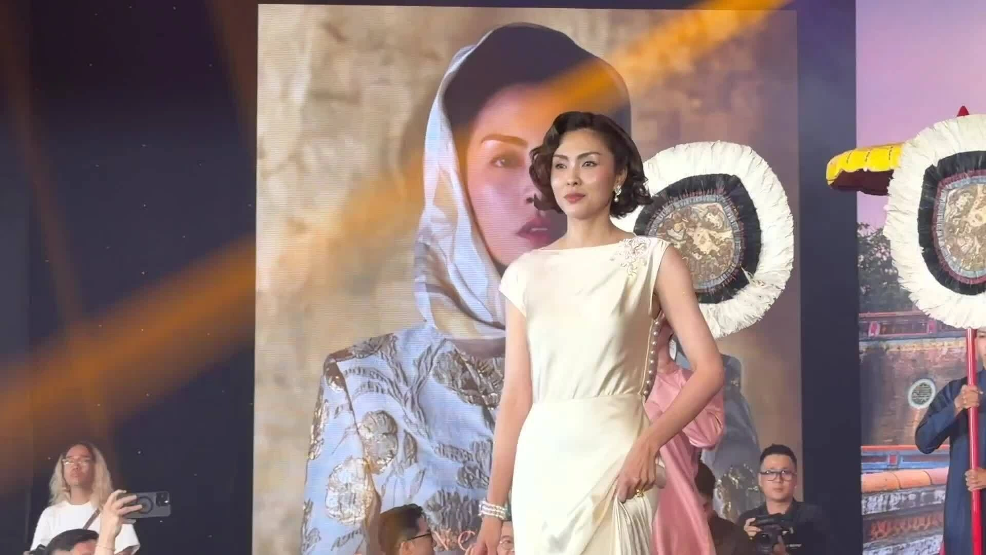 Tăng Thanh Hà và các diễn viên "Hoàng hậu cuối cùng" ra mắt truyền thông, hôm 2/7