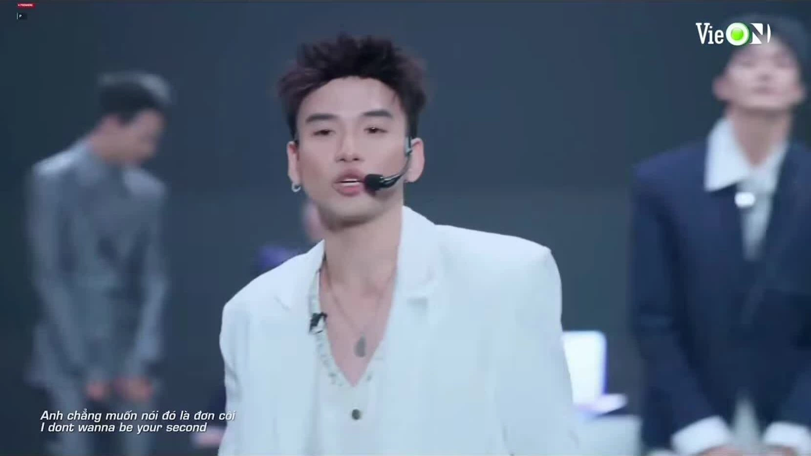 Cháu trai Trịnh Công Sơn gây chú ý khi chào sân 'Tinh hà say hi'