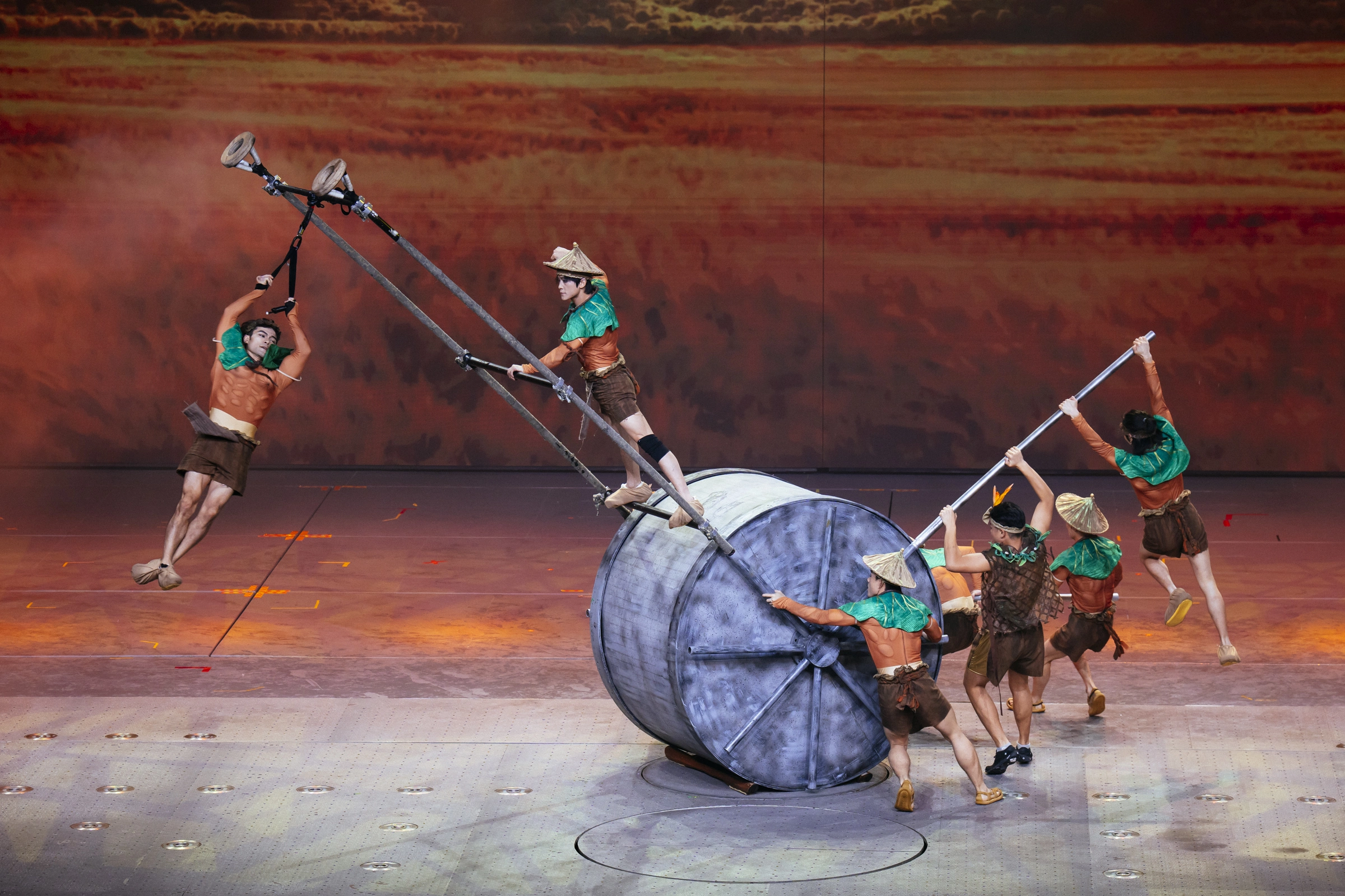 Hơn 10.000 giờ tập luyện cho show 'Đất nước thiên hùng ca'