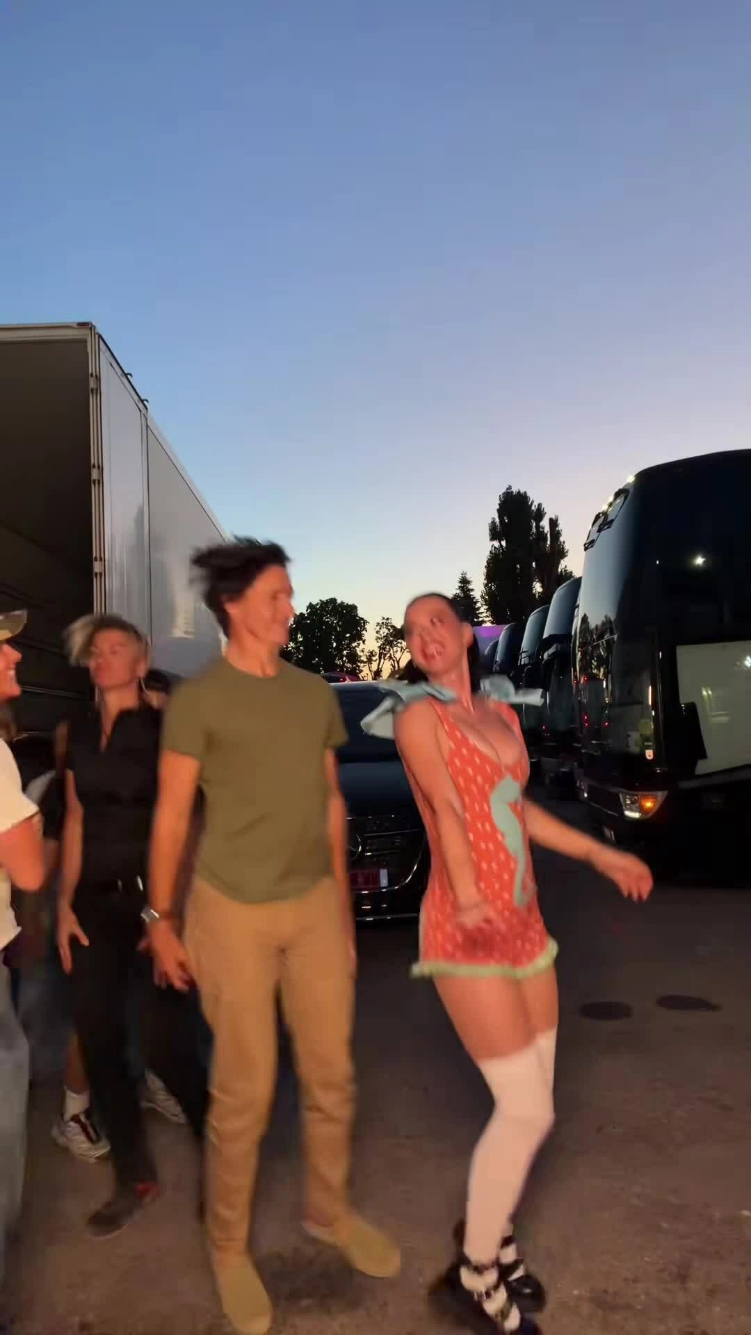Video Katy Perry nhảy cùng cựu Thủ tướng Canada gây chú ý