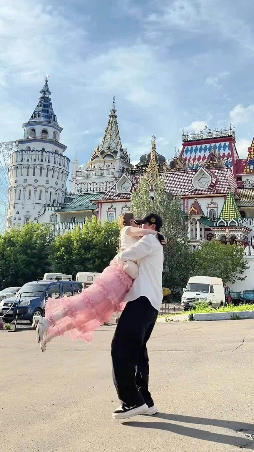 Diễn viên Việt Anh, Quỳnh Nga khi du lịch ở Nga