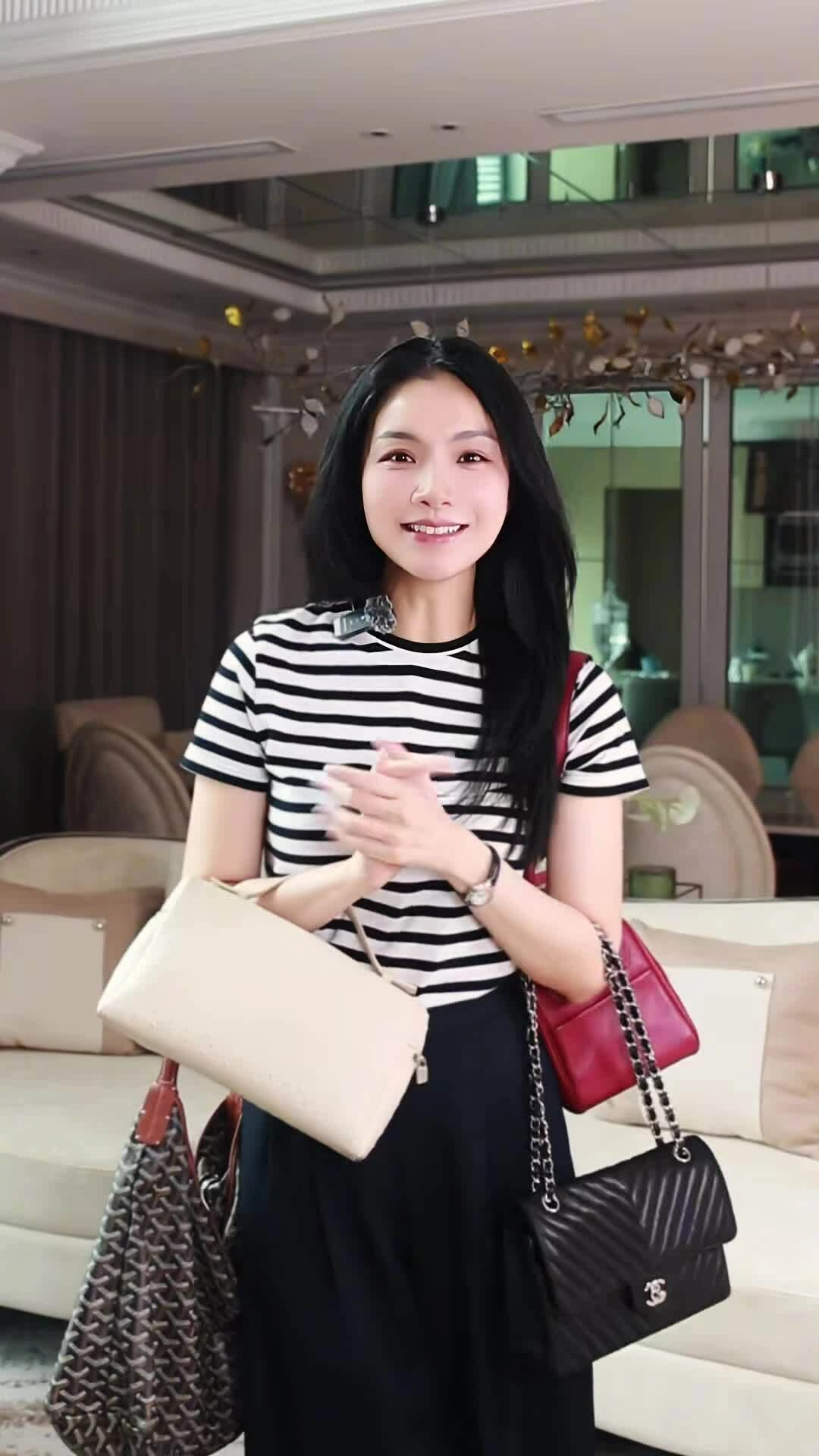 Bộ sưu tập túi yêu thích của Hoa hậu Thùy Lâm
