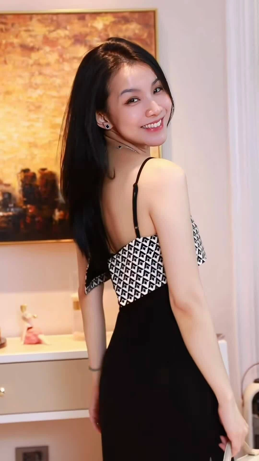 Sắc vóc Thùy Lâm sau 18 năm đăng quang Hoa hậu Hoàn vũ Việt Nam