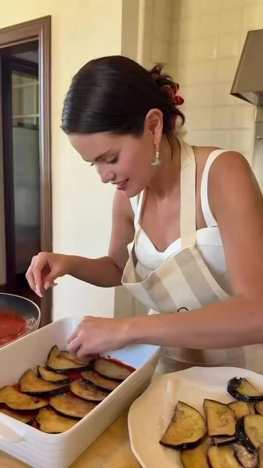 Selena Gomez học nấu ăn ở Italy