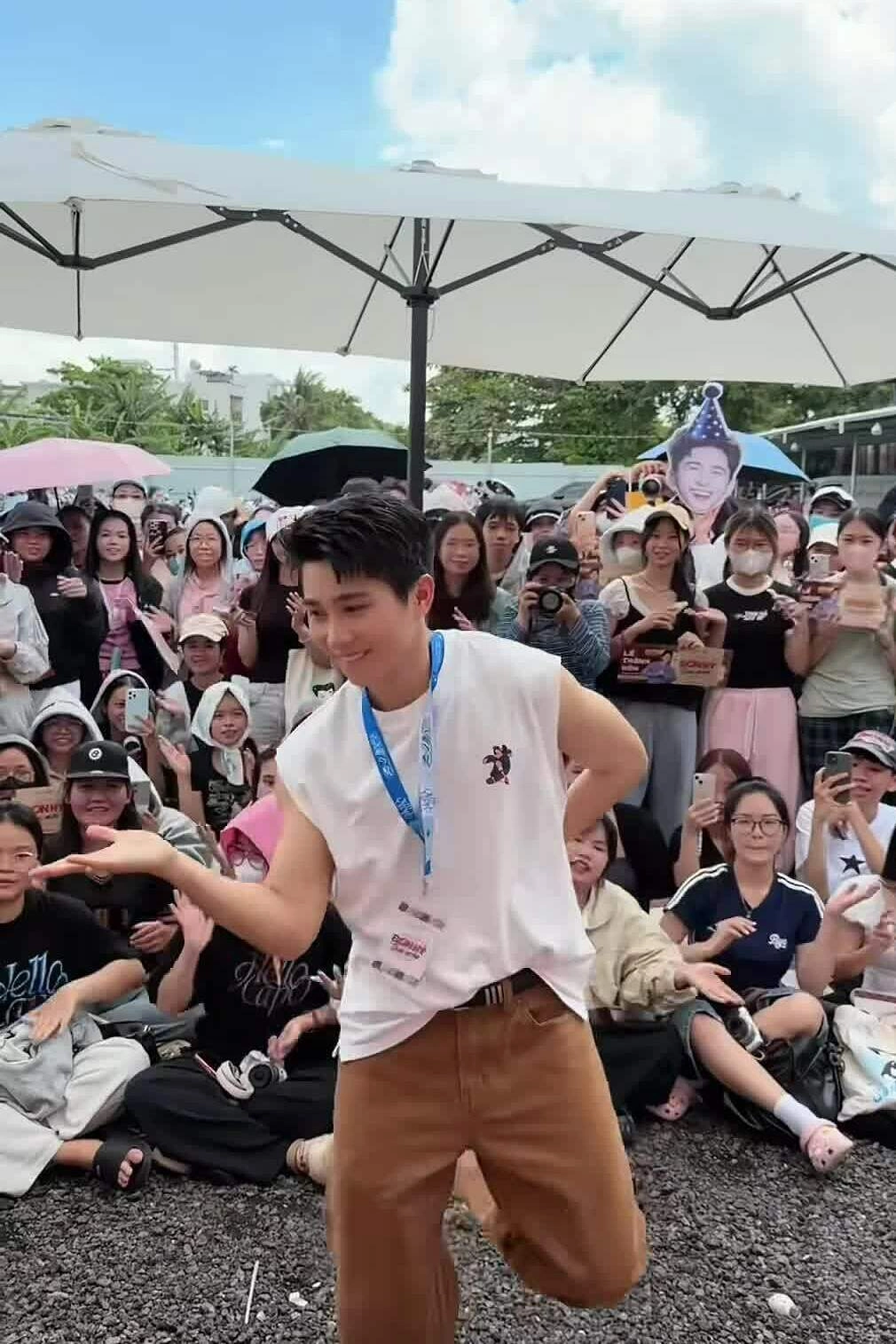 Sơn.K hướng dẫn fan nhảy vũ đạo ca khúc 'Mộng duyên'