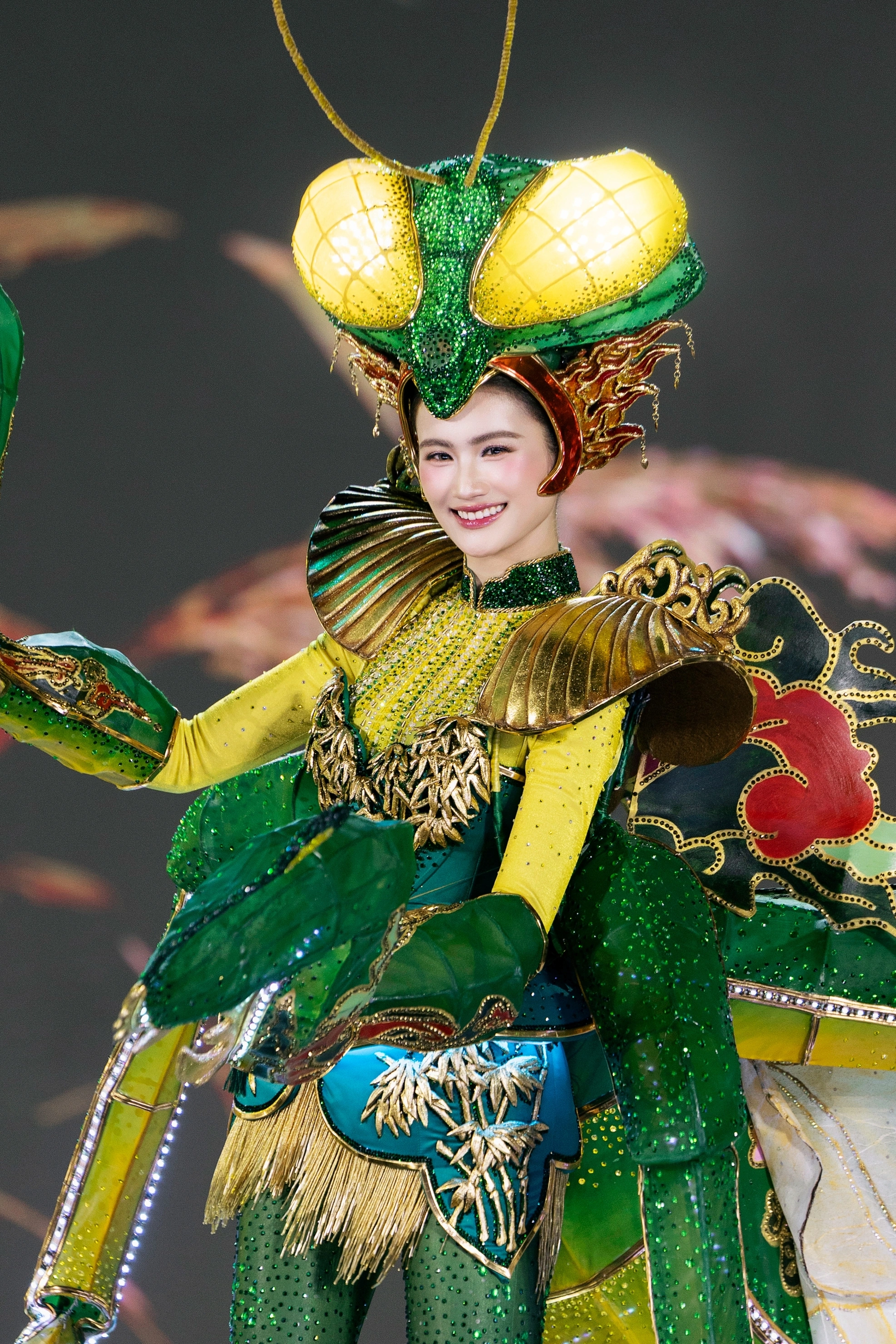 Hoa hậu Ý Nhi diễn Trang phục văn hóa dân tộc tại Miss Grand Vietnam 2026