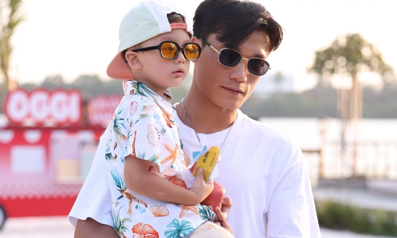 Bùi Tiến Dũng cùng con trai tại show truyền hình thực tế