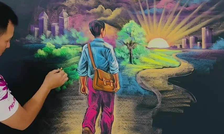 Thầy giáo vẽ tranh phấn ôn lại kỷ niệm thời đi học