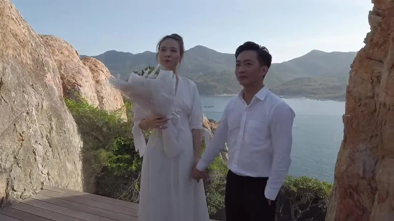 Màn cầu hôn của Cường Đô La khiến Đàm Thu Trang bật khóc