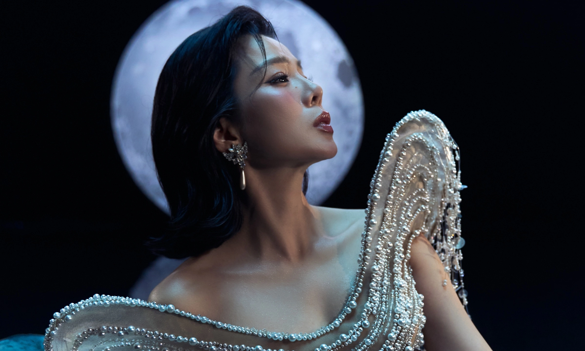 MV 'Giá như anh là em' của Lệ Quyên