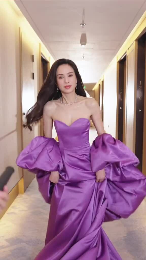 Lý Nhược Đồng biến hóa trang phục