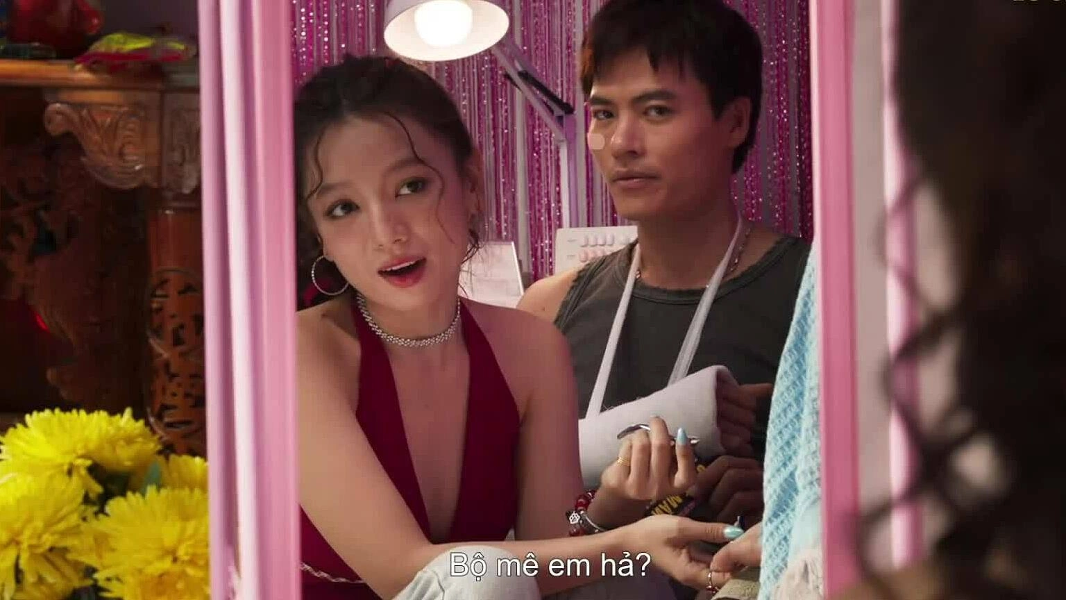'Lên hương': Hồng Đào lột xác với vai người mẹ cô độc