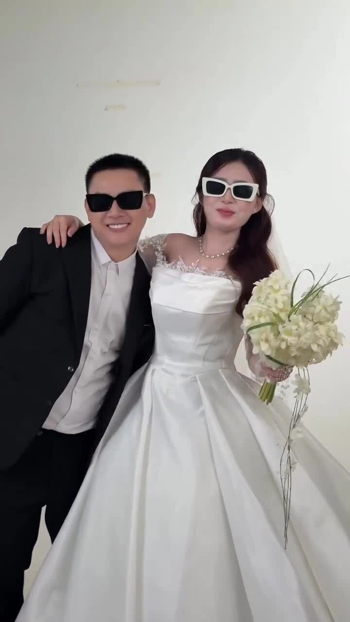 Hậu trường chụp ảnh cưới của Hoài Lâm và bạn gái