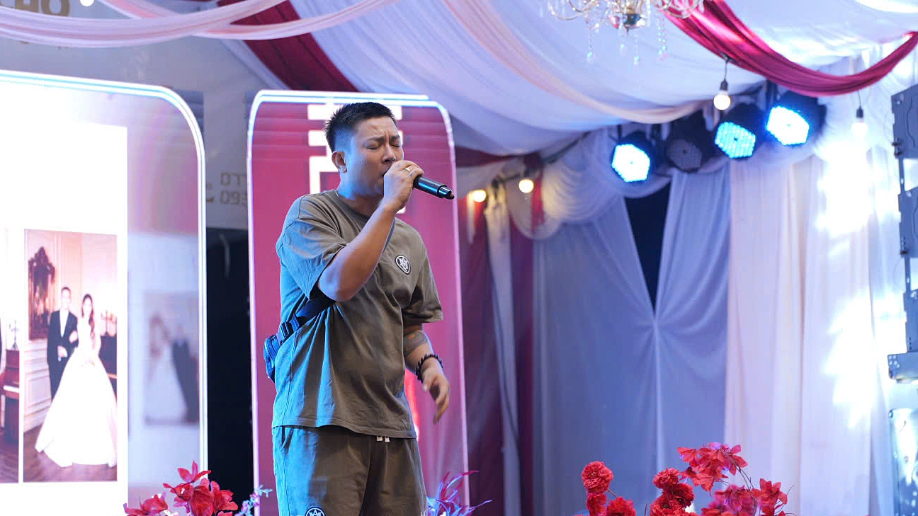 Hoài Lâm hát "Anh chưa nghĩ tới"