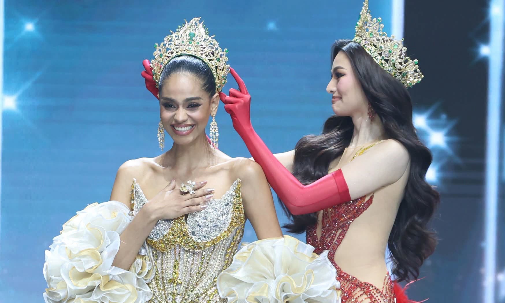 Khoảnh khắc đăng quang Miss Grand International của Jihan Dimack
