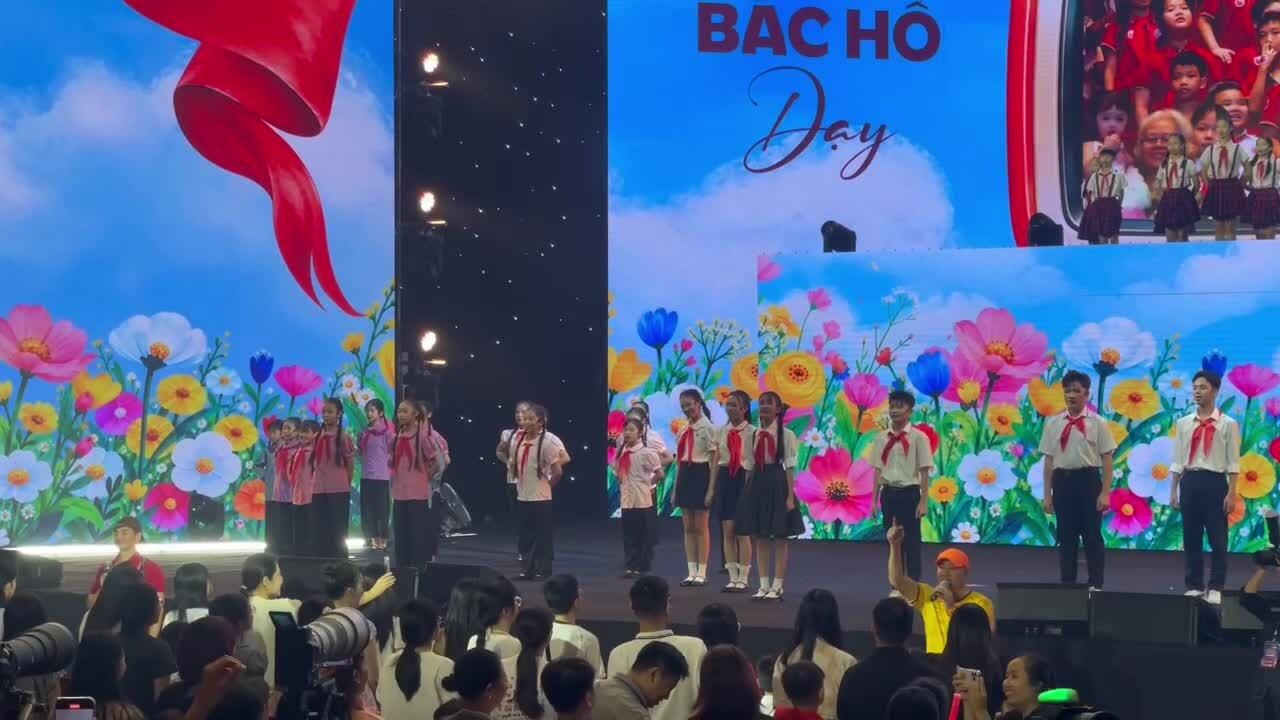 Xuân Bắc, Tự Long cùng đọc '5 điều Bác Hồ dạy'