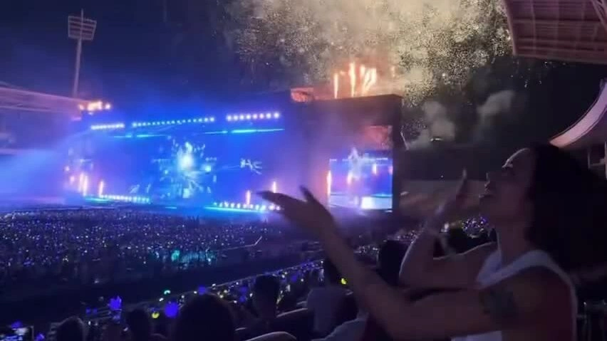Ca sĩ Phương Ly hòa vào đám đông trong concert BigBang