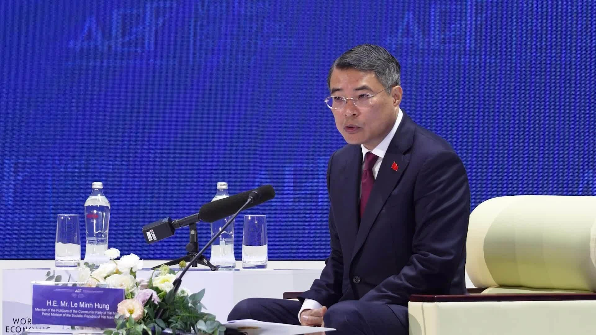 Thủ tướng đối thoại với CEO WEF