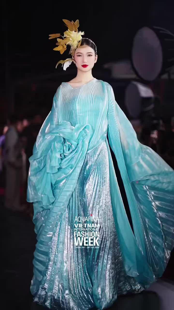 Màn trình diễn gây sốt của Nàng Mơ