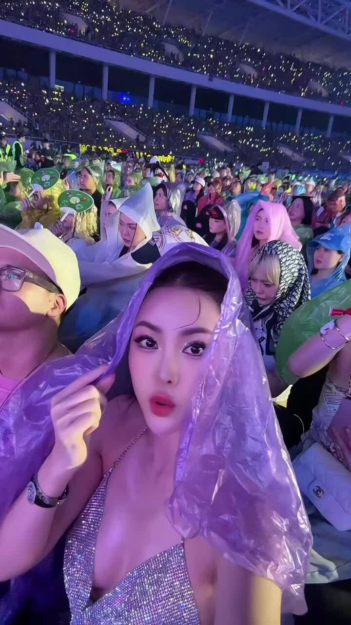 Quế Vân đi xem concert G-Dragon